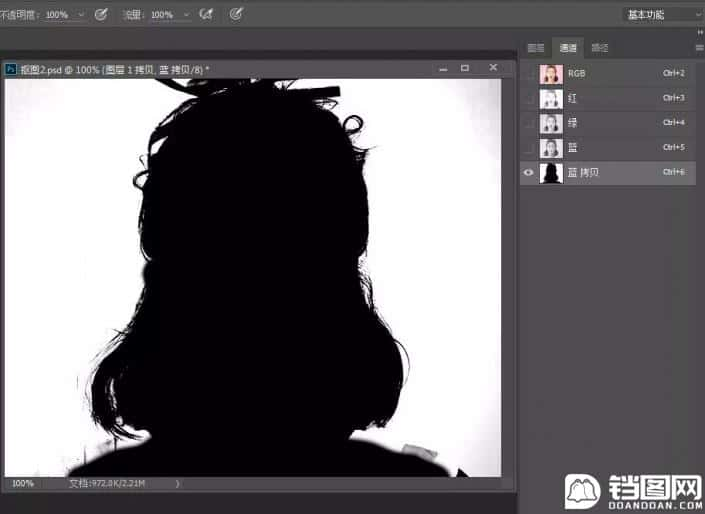 Photoshop使用通道工具给人像进修抠图
