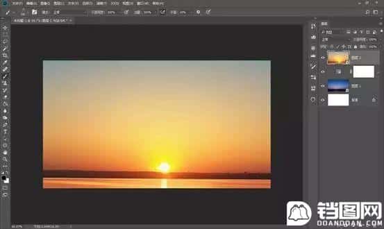 夕阳场景：合成夕阳下树下荡秋千人物剪影