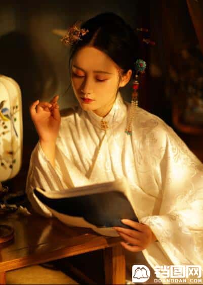 淡雅效果：用PS调出偏黄色人像甜美效果